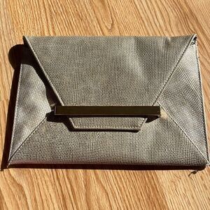 Faux woven straw gold bar brushed gold envelope clutch.
